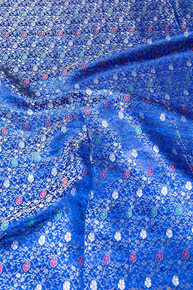 〔1m切り売り〕インドの伝統模様布 スパークリングオーシャン〔幅約117cm〕 2 - 柄の広がりを見てみました。