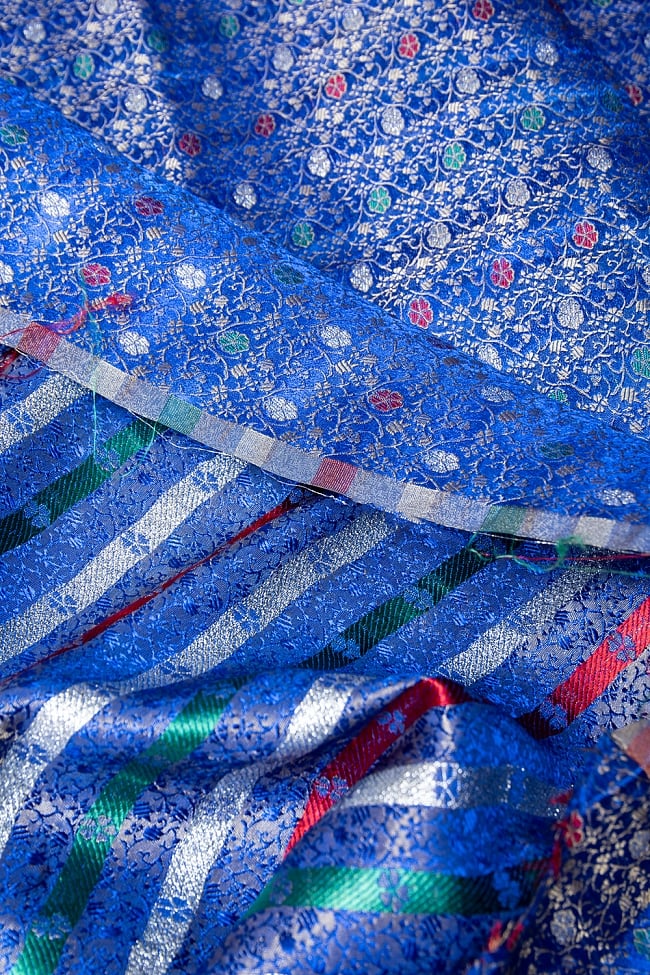 〔1m切り売り〕インドの伝統模様布 スパークリングオーシャン〔幅約117cm〕 6 - 裏地はこのようになっています。