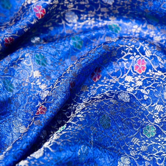 〔1m切り売り〕インドの伝統模様布 スパークリングオーシャン〔幅約117cm〕の写真1枚目です。布大国インドから届いた美しい布地です。光の加減によって美しい陰影が生まれます。切り売り,計り売り布,布 生地,アジア布,手芸,生地,アジアン,ファブリック,テーブルクロス,ソファーカバー