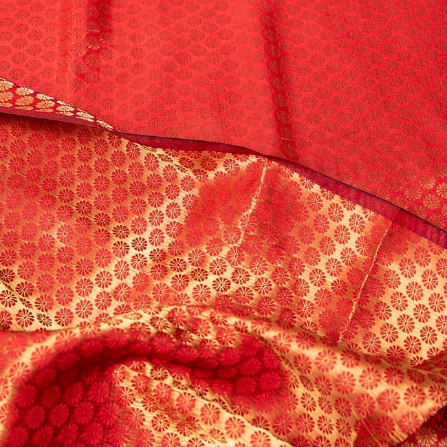 〔1m切り売り〕インドの伝統模様布 シンプルゴールドフラワー〔幅約110cm〕 6 - 裏地はこのようになっています。