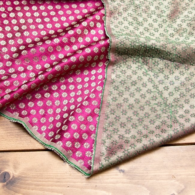 〔1m単位切り売り〕インドの伝統模様布〔幅約110cm〕 赤系 4 - 裏面はこうなっております。