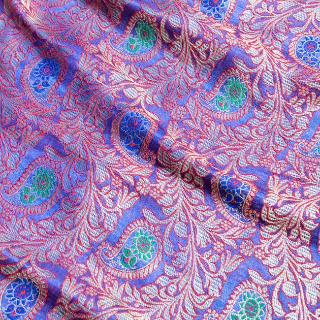 〔1m切り売り〕インドの伝統模様布〔幅約110cm〕 青系 2 - 生地の拡大写真です