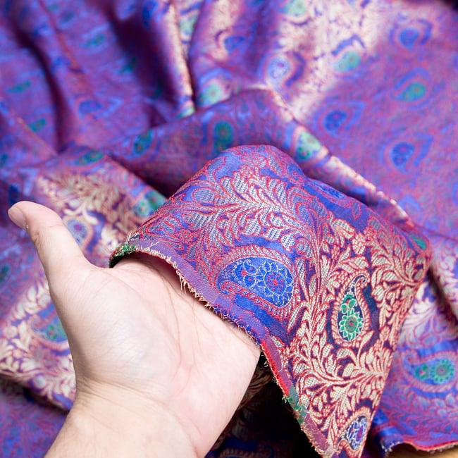 〔1m単位切り売り〕インドの伝統模様布〔幅約110cm〕 青系 3 - 拡大写真です。独特な雰囲気があります。