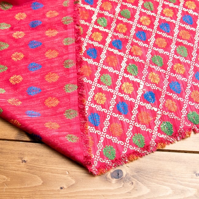 〔1m切り売り〕インドの伝統模様布〔幅約110cm〕 赤系 4 - 裏面はこうなっております。
