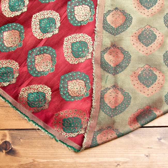 〔1m切り売り〕インドの伝統模様布〔幅約115cm〕 赤系 4 - 裏面はこうなっております。