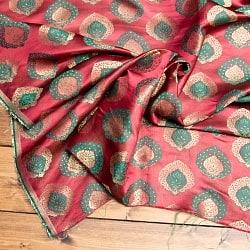 〔1m切り売り〕インドの伝統模様布〔幅約115cm〕 赤系の商品写真