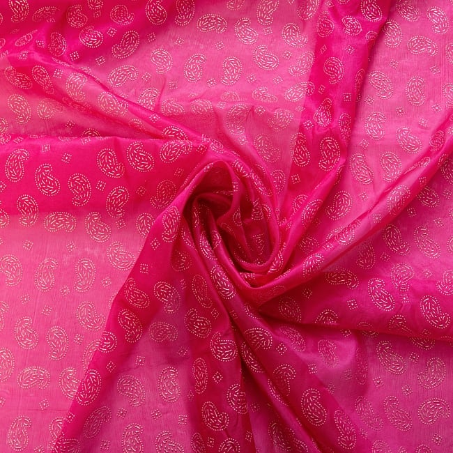 〔1m切り売り〕インドのエンボスペイズリー模様布〔各色あり〕 4 - 光の当たり方によって雰囲気も変わります