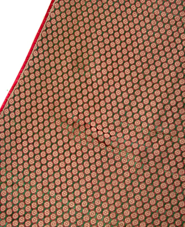 〔1m切り売り〕インドの伝統模様布〔幅約120cm〕 - グリーン 3 - 拡大写真です。独特な雰囲気があります。