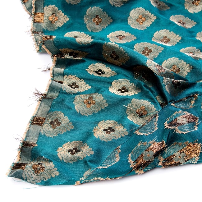 〔1m切り売り〕インドの伝統模様布〔幅約124cm〕 - 青緑 5 - フチの写真です