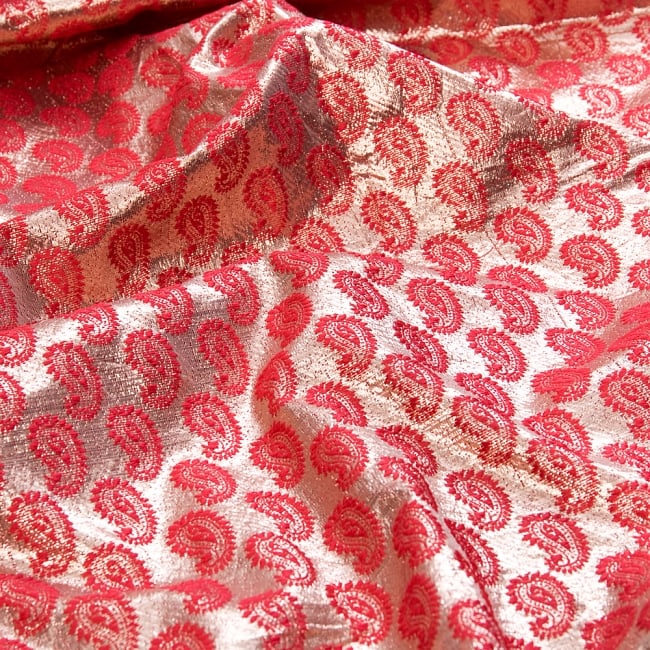 〔1m切り売り〕インドの伝統模様布〔幅約117cm〕 - オレンジの写真1枚目です。インドからやってきた切り売り布です。1点ご購入で1m、3点ご購入で3mなどご注文個数に応じた長さでお送りいたします。
切り売り,計り売り布,布 生地,アジア布,手芸,生地,アジアン,ファブリック,テーブルクロス,ソファーカバー