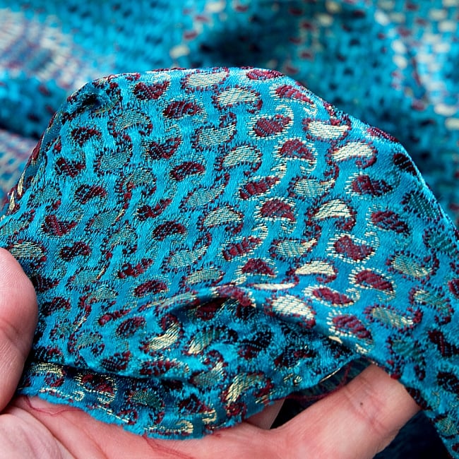 〔1m切り売り〕インドの伝統模様布〔幅約110cm〕 - 青緑 6 - 生地の拡大写真です