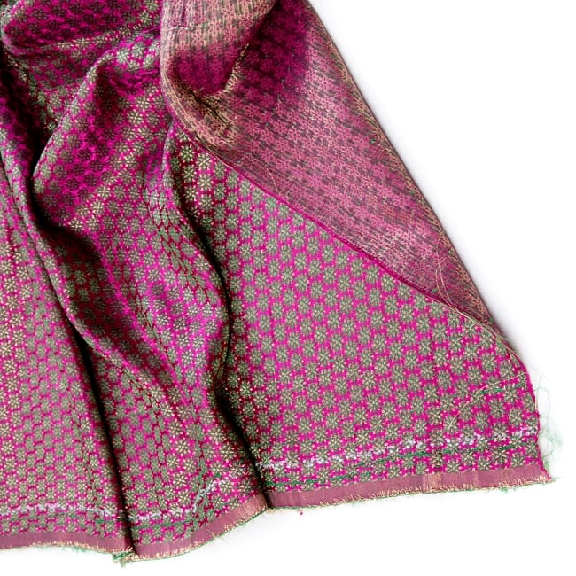 〔1m切り売り〕インドの伝統模様布〔幅約110cm〕 - 赤紫 5 - フチの写真です