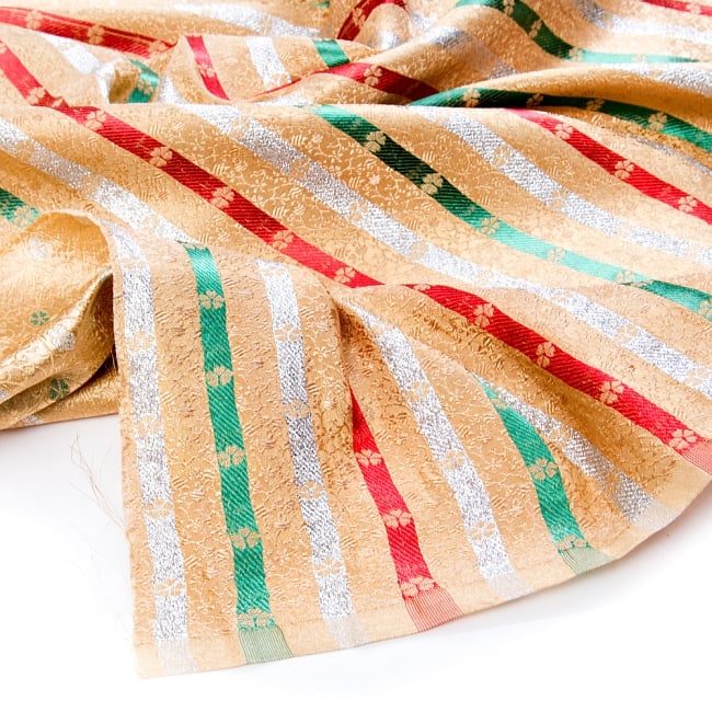 〔1m切り売り〕インドの伝統模様布〔幅約120cm〕 - 黄×緑×赤×銀 5 - フチの写真です