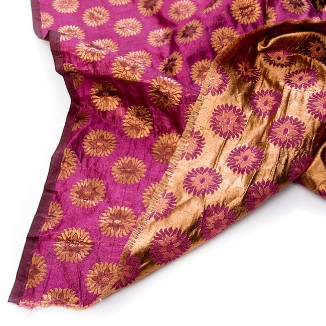 〔1m切り売り〕インドの伝統模様布〔幅約116cm〕 - 赤紫 5 - フチの写真です
