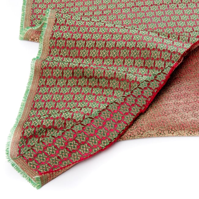 〔1m切り売り〕インドの伝統模様布〔幅約120cm〕 - 赤×グリーン 5 - フチの写真です