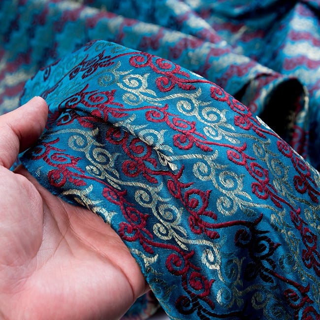 〔1m切り売り〕インドの伝統模様布〔幅約120cm〕 - 青緑 6 - 生地の拡大写真です