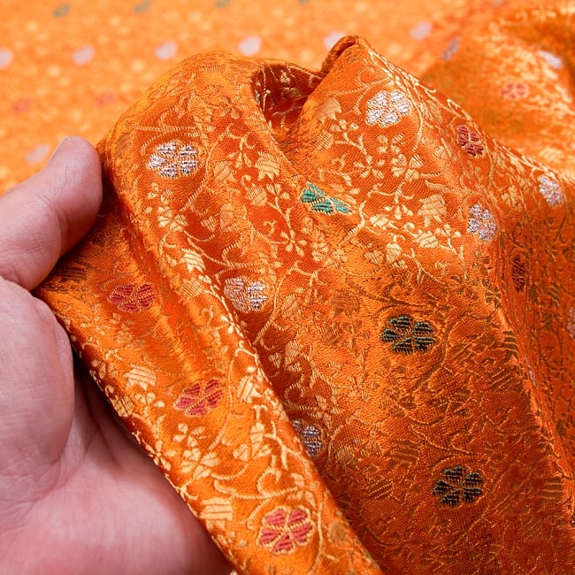 〔1m切り売り〕インドの伝統模様布〔幅約118cm〕 - オレンジ 6 - 生地の拡大写真です