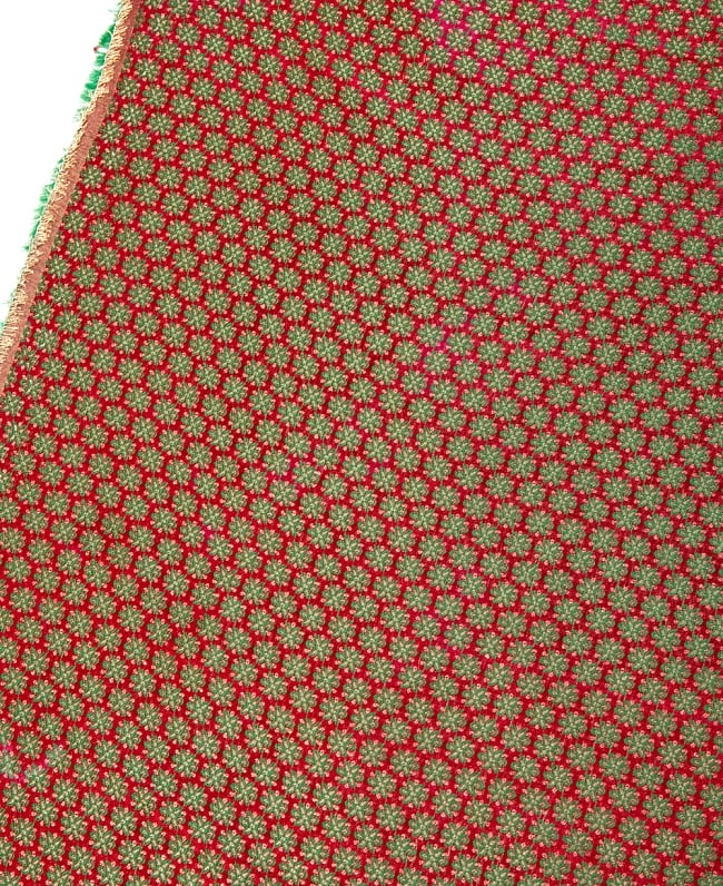 〔1m切り売り〕インドの伝統模様布〔幅約120cm〕 - 真紅 3 - 拡大写真です。独特な雰囲気があります。