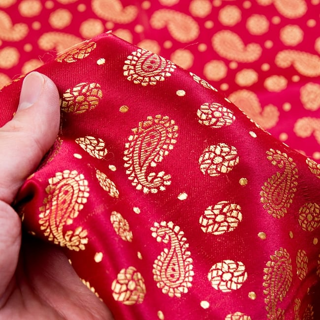 〔1m切り売り〕インドの伝統模様布〔幅約115cm〕 - レッド 6 - 生地の拡大写真です