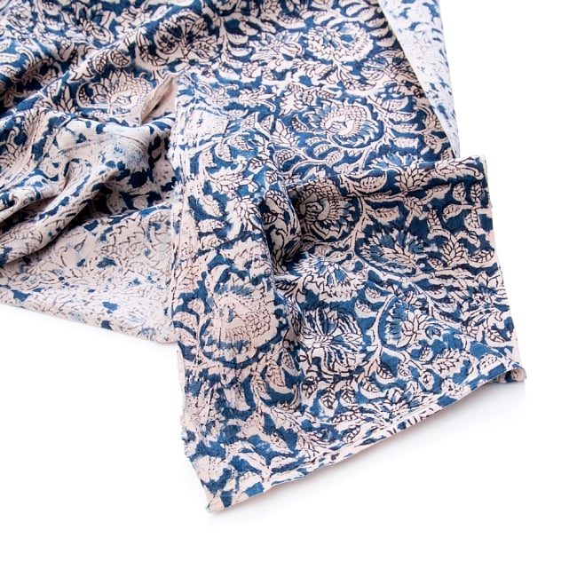 〔1m切り売り〕伝統息づく南インドから　昔ながらの木版藍染の更紗模様布〔115cm〕 - 紺系 4 - 縁の写真です