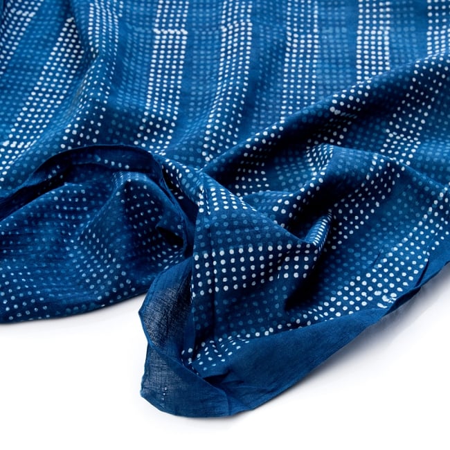 〔1m単位切り売り〕伝統息づく南インドから 昔ながらの木版染めドットストライプ布〔109cm〕 - 紺系 4 - 縁の写真です