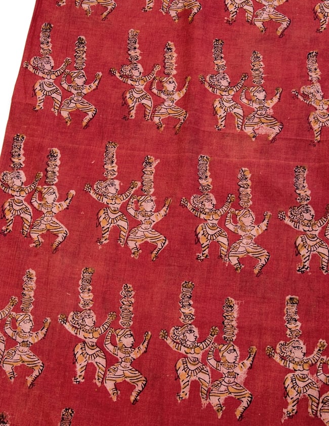 〔1m切り売り〕伝統息づく南インドから　昔ながらの木版染めラジャスタンダンス柄布〔111cm〕 - 赤系 2 - とても素敵な雰囲気です
