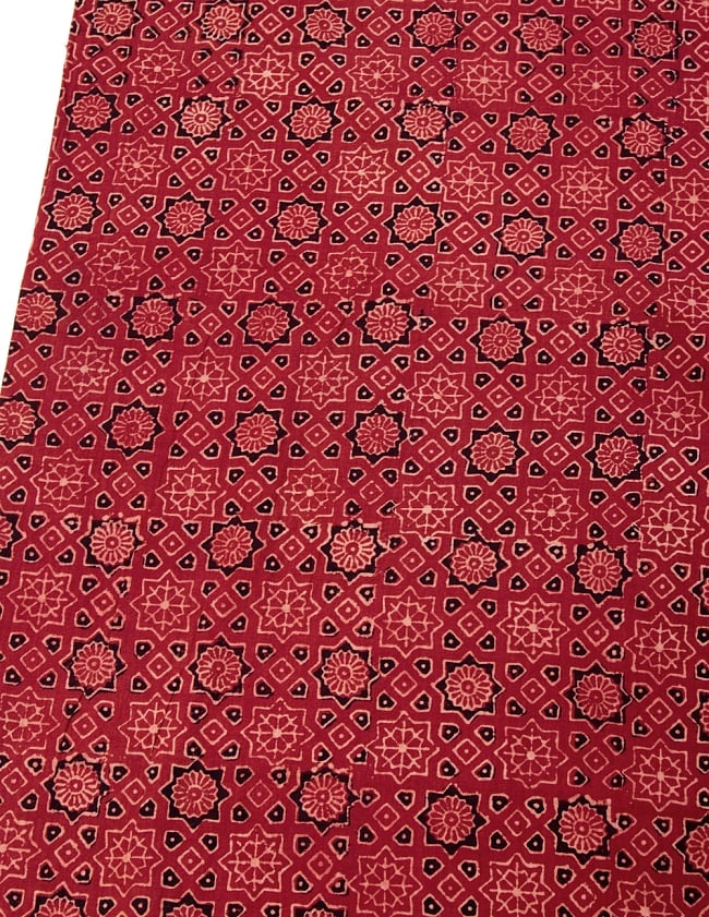 〔1m切り売り〕伝統息づく南インドから　昔ながらの木版染めアジュラックデザインの伝統模様布〔113cm〕 - えんじ 2 - とても素敵な雰囲気です