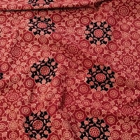 〔1m切り売り〕伝統息づく南インドから　昔ながらのアジュラックデザインの更紗模様布〔114cm〕 - えんじの商品写真