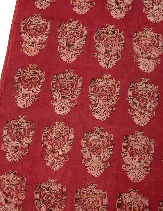 〔1m切り売り〕伝統息づく南インドから　昔ながらの木版染めピーコック柄布〔115cm〕 - えんじ 2 - とても素敵な雰囲気です