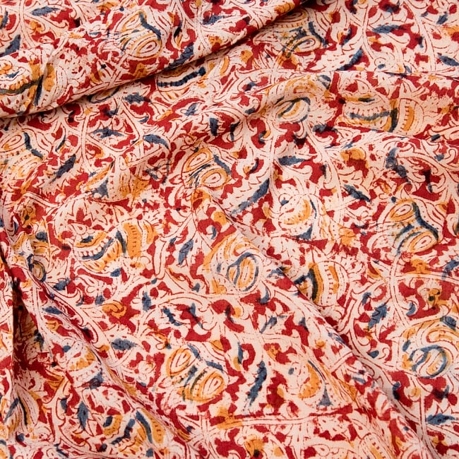 〔1m切り売り〕伝統息づく南インドから　昔ながらの木版染め更紗模様布〔112cm〕 - 赤×紺×黄の写真1枚目です。木版で丁寧にプリント。インドらしい味わいのある布地です。ウッドブロック,木版染め,ボタニカル,唐草模様,切り売り,量り売り布,アジア布 量り売り,手芸,生地