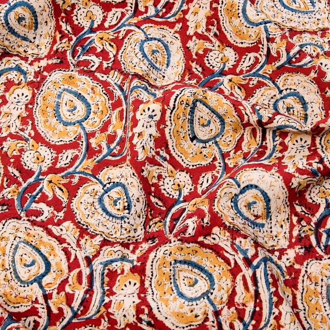 〔1m切り売り〕伝統息づく南インドから　昔ながらの木版染め更紗模様布〔117cm〕 - 赤×紺×黄の写真1枚目です。木版で丁寧にプリント。インドらしい味わいのある布地です。ウッドブロック,木版染め,ボタニカル,唐草模様,切り売り,量り売り布,アジア布 量り売り,手芸,生地
