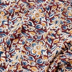 〔1m切り売り〕伝統息づく南インドから　昔ながらの木版染め更紗模様布〔116cm〕 - 焦げ茶の商品写真