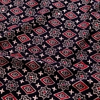 〔1m切り売り〕伝統息づくインドから　昔ながらの木版染め伝統模様布〔113cm〕 - ブラック系の商品写真