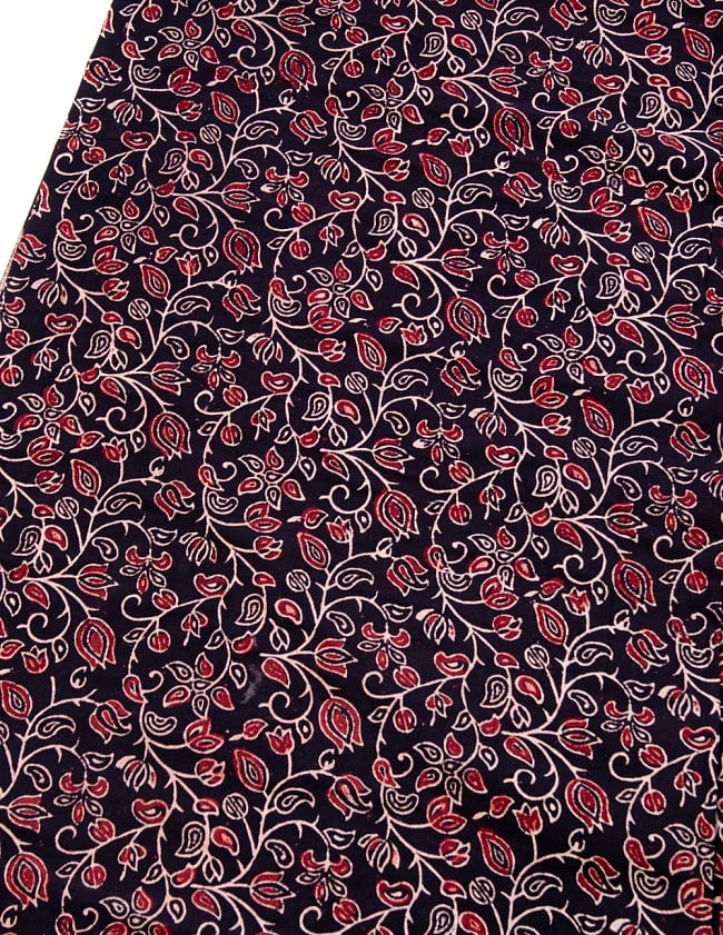 〔1m切り売り〕伝統息づくインドから　昔ながらの木版染め更紗模様布〔118cm〕 - ブラック系 2 - とても素敵な雰囲気です