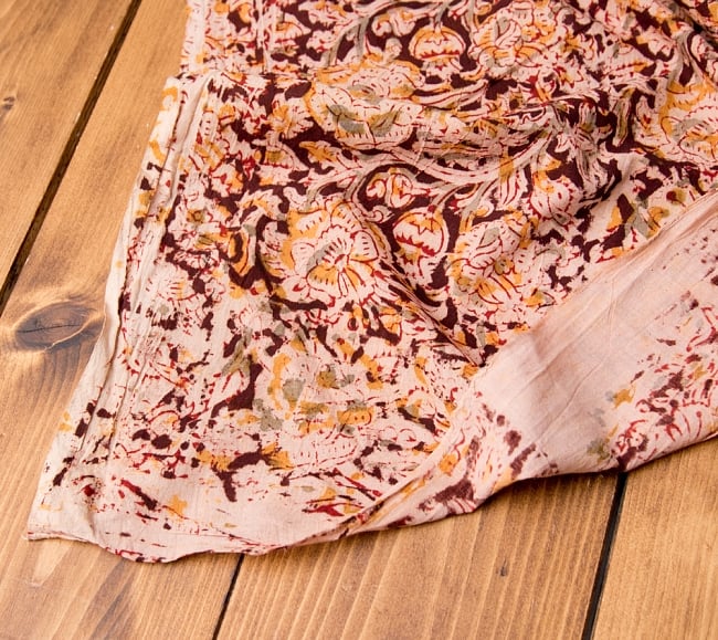 〔1m切り売り〕伝統息づく南インドから　昔ながらの木版染め更紗模様布〔111cm〕 - ブラウン系 4 - 縁の写真です
