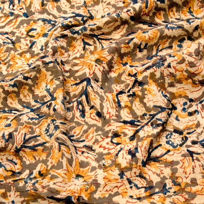 〔1m切り売り〕伝統息づく南インドから　昔ながらの木版染め更紗模様布〔112cm〕 - カーキ×青×黄の写真1枚目です。木版で丁寧にプリント。インドらしい味わいのある布地です。ウッドブロック,木版染め,ボタニカル,唐草模様,切り売り,量り売り布,アジア布 量り売り,手芸,生地