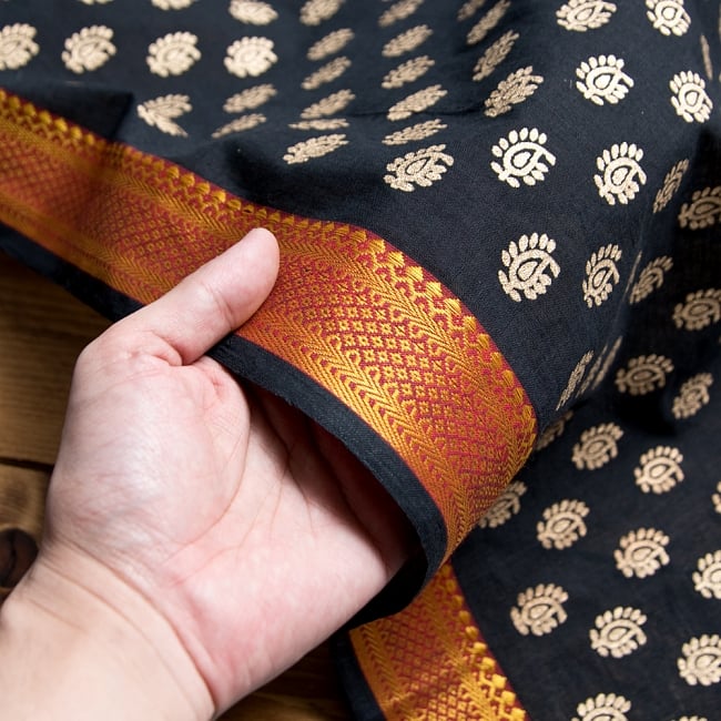 〔1m切り売り〕インドの伝統模様布幅110cm 3 - 若干の織りムラやホツレ、小さな穴等がある場合があります。インドで作られたハンドメイド品の為、予めご了承の上お買い求めくださいませ。