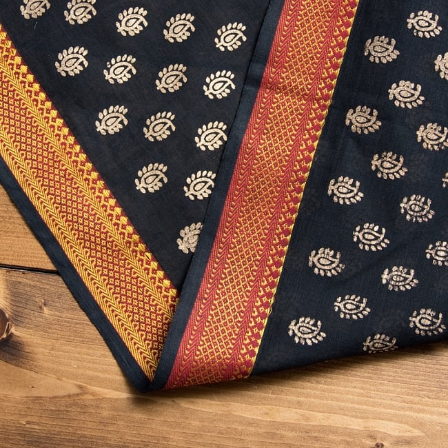〔1m切り売り〕インドの伝統模様布幅110cm 4 - 手芸用として、ソファーなどのカバーとして、さまざまな用途へ使える品です。