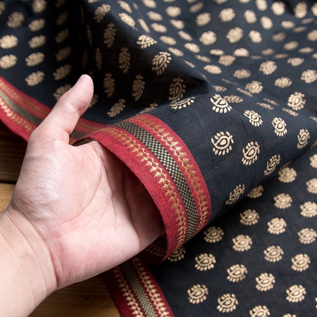 〔1m単位切り売り〕インドの伝統模様布幅110cm 3 - 若干の織りムラやホツレ、小さな穴等がある場合があります。インドで作られたハンドメイド品の為、予めご了承の上お買い求めくださいませ。