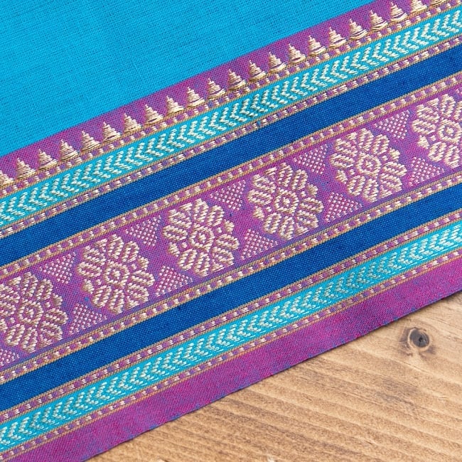 〔1m単位切り売り〕ボーダーコットンクロス 幅約110cm青系の商品写真 2枚目 生地を近くからみてみました。