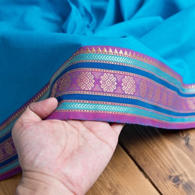 〔1m単位切り売り〕ボーダーコットンクロス 幅約110cm青系の商品写真 3枚目 ビビットな色合いがインドらしい生地です。