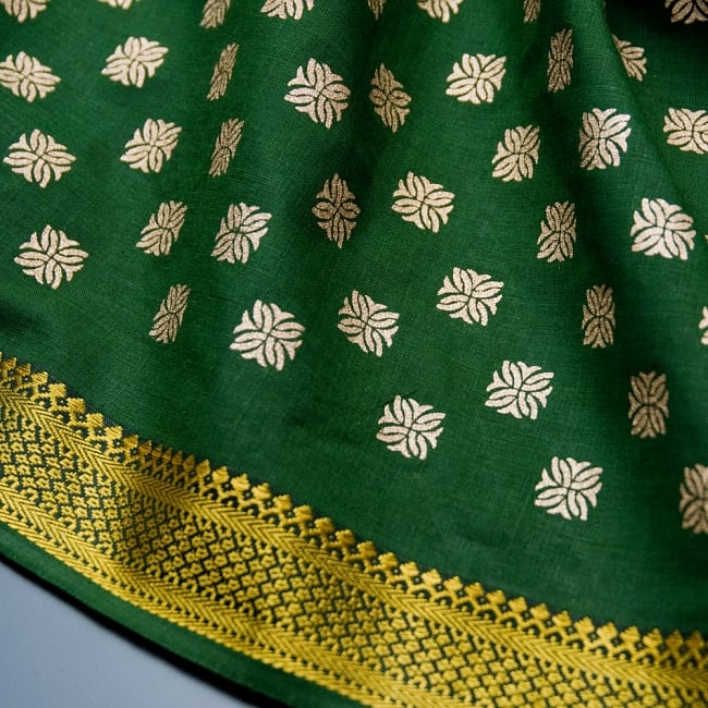 〔1m切り売り〕インドの伝統模様布〔幅約110cm〕グリーン 2 - 生地の拡大写真です