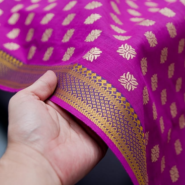 〔1m切り売り〕インドの伝統模様布〔幅約110cm〕パープル 3 - 拡大写真です。独特な雰囲気があります。