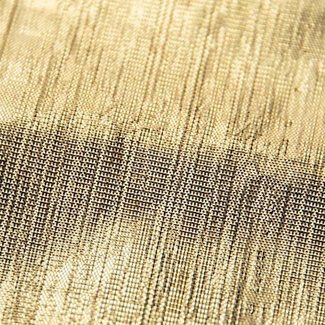 〔1m切り売り〕ゴールドプリント光沢布 - 幅約108cm 3 - 拡大写真です。独特な雰囲気があります。