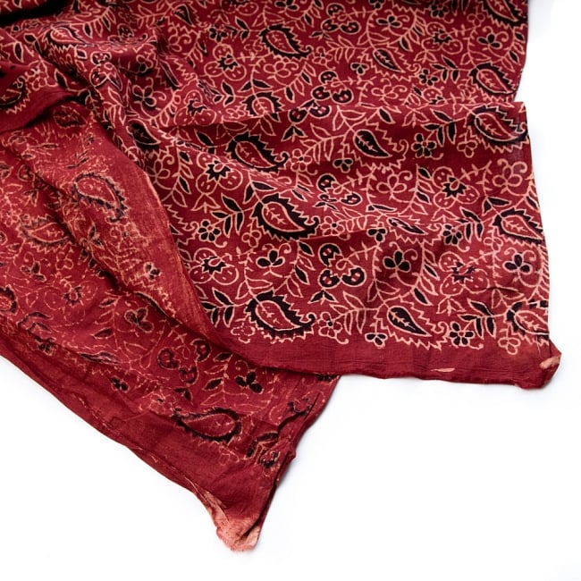 〔1m切り売り〕伝統息づく南インドから　昔ながらの木版染め更紗模様布〔112cm〕 - えんじ 4 - 縁の写真です
