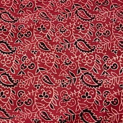 〔1m切り売り〕伝統息づく南インドから　昔ながらの木版染め更紗模様布〔112cm〕 - えんじの商品写真