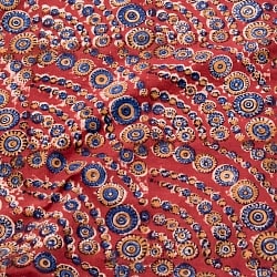 〔1m切り売り〕伝統息づく南インドから　昔ながらの木版染め伝統模様布〔115cm〕 - 赤の商品写真