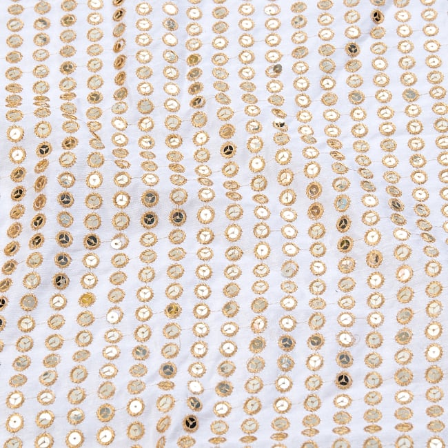 〔1m切り売り〕インドのスパンコールクロス布〔109cm〕 - ホワイト 2 - 拡大写真です。独特な雰囲気があります。
