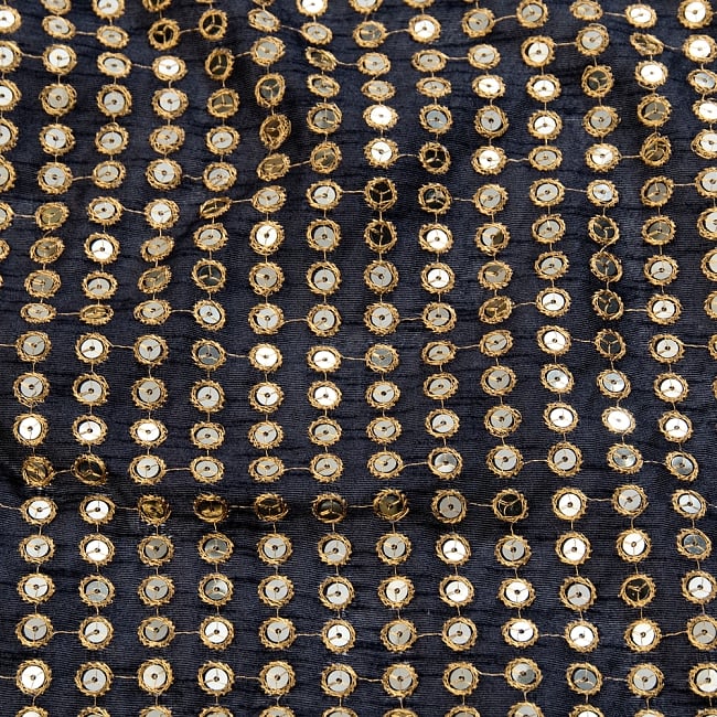 〔1m切り売り〕インドのスパンコールクロス布〔111cm〕 - ブラック 2 - 拡大写真です。独特な雰囲気があります。