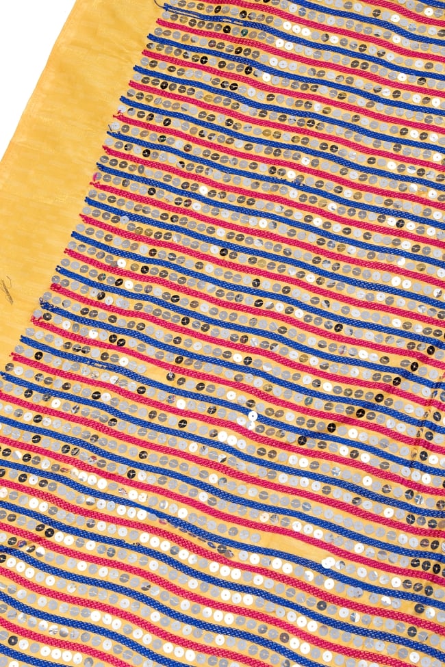 〔1m切り売り〕インドのスパンコールクロス布〔106cm〕 - イエローの写真1枚目です。インドからやってきた切り売り布です。切り売り,計り売り布,布 生地,アジア布,手芸,生地,スパンコール,ファブリック,テーブルクロス,ソファーカバー,キラキラ布,豪華な布,スパンコール